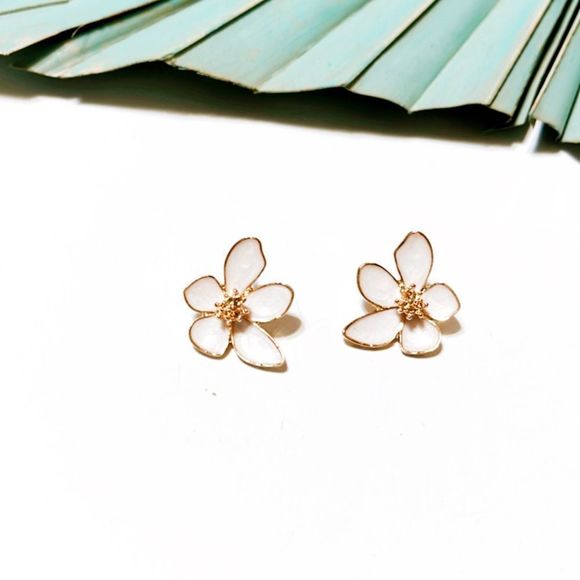 White flower stud earrings S38 - Picture 2 of 4